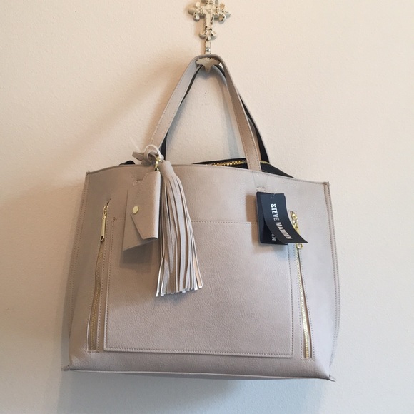 Steve Madden Handbags - NWT Steve Madden large 2 bags in 1 tote